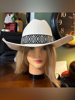 Jessica Simpson cowboy hat with b/w band NWT